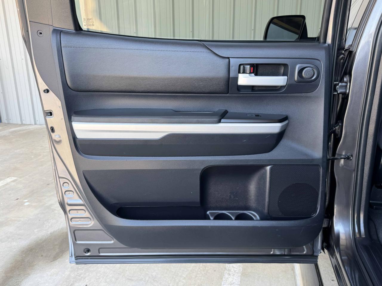 Toyota Tundra  2016