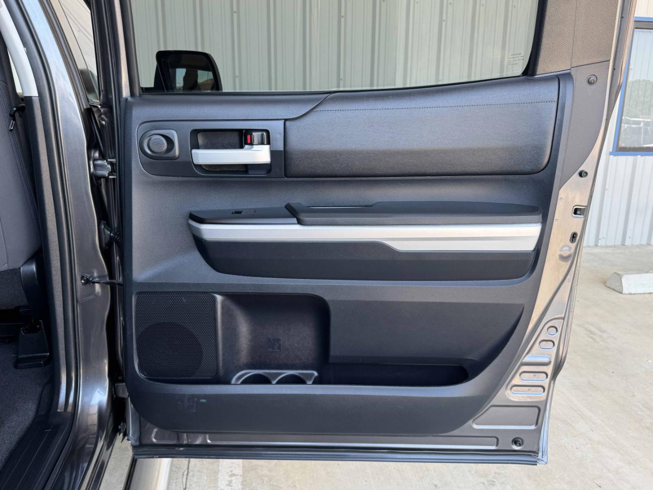 Toyota Tundra  2016