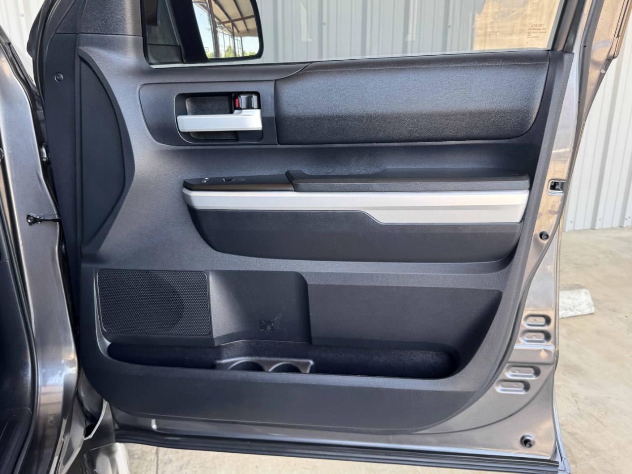 Toyota Tundra  2016