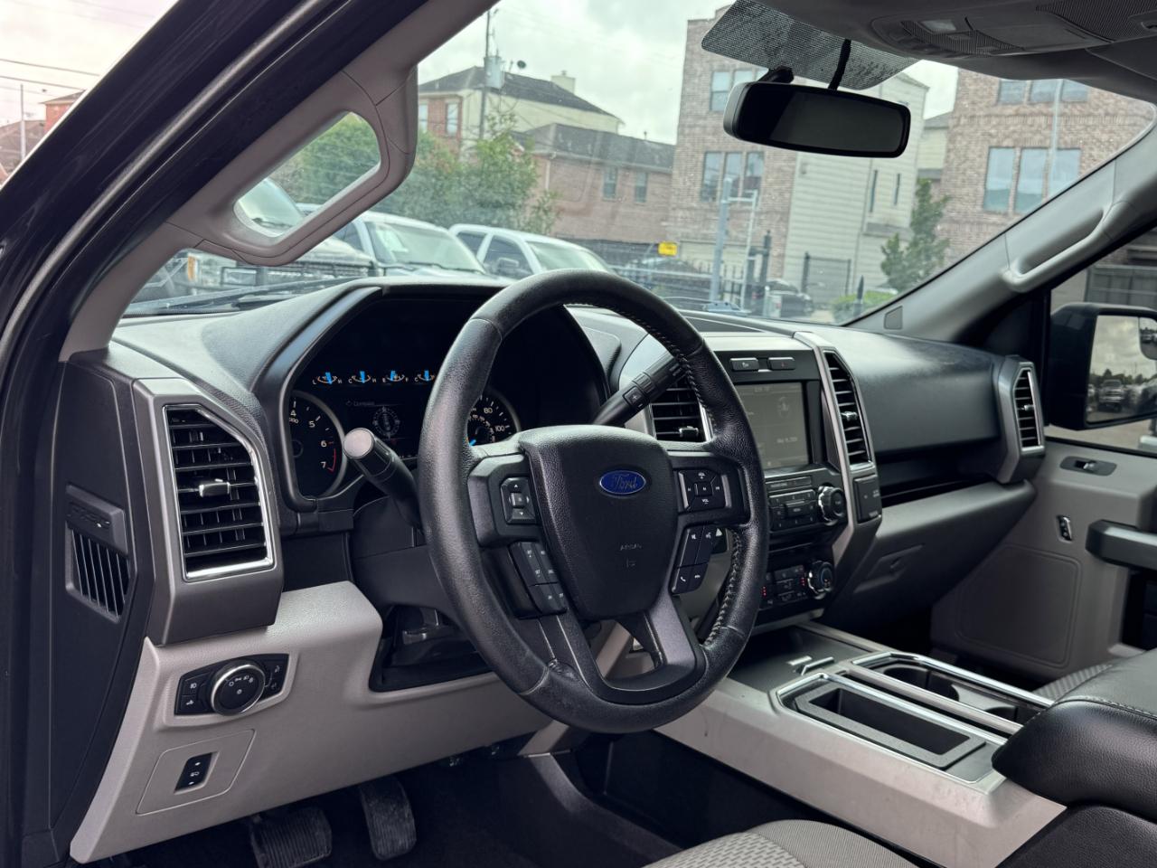 Ford F-150 XLT SuperCrew 2WD 2015