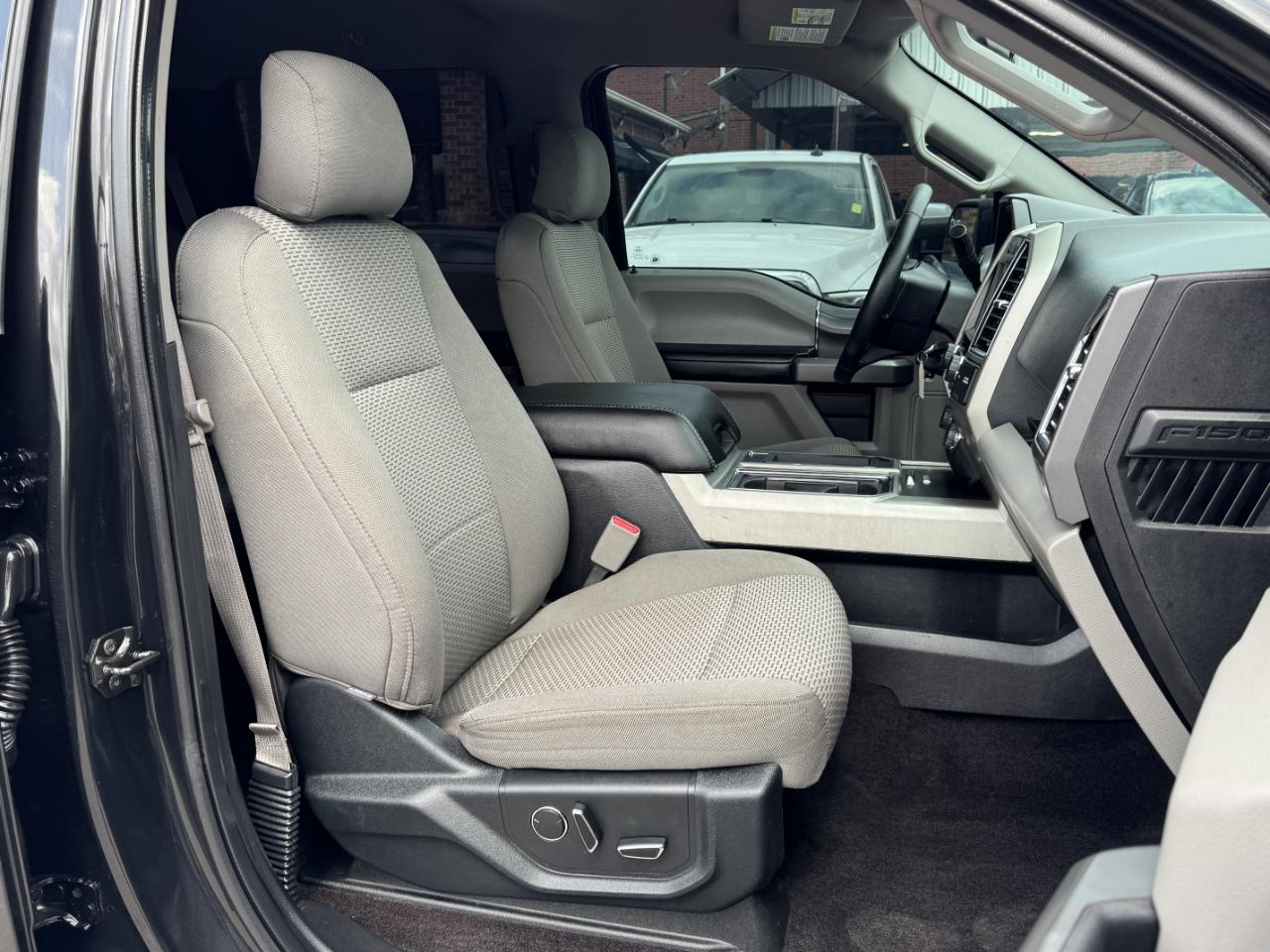Ford F-150 XLT SuperCrew 2WD 2015