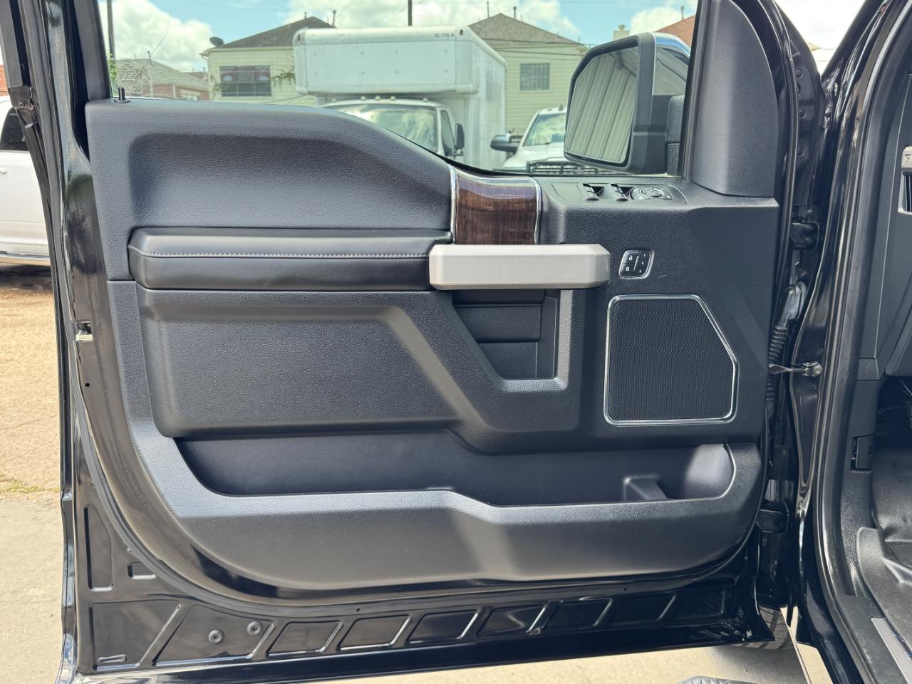 Ford F-150 Platinum SuperCrew 4WD 2017