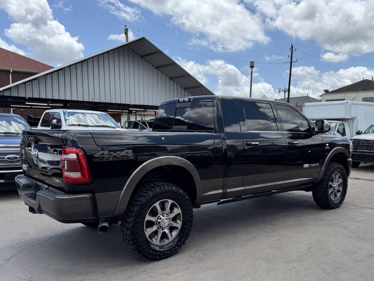 RAM 2500 Laramie Longhorn Mega Cab 4WD 2020