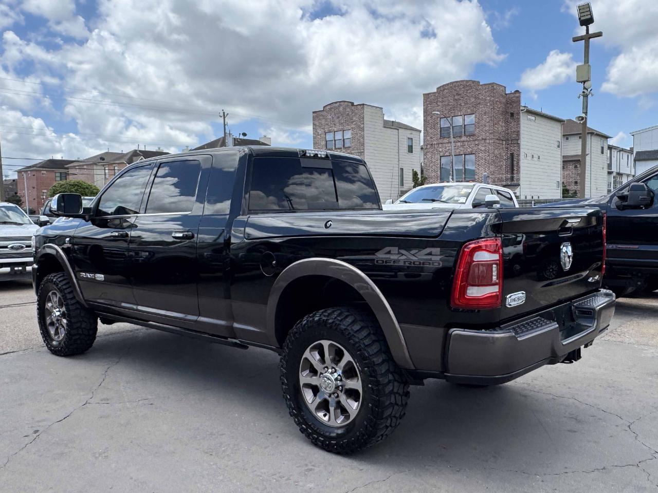RAM 2500 Laramie Longhorn Mega Cab 4WD 2020