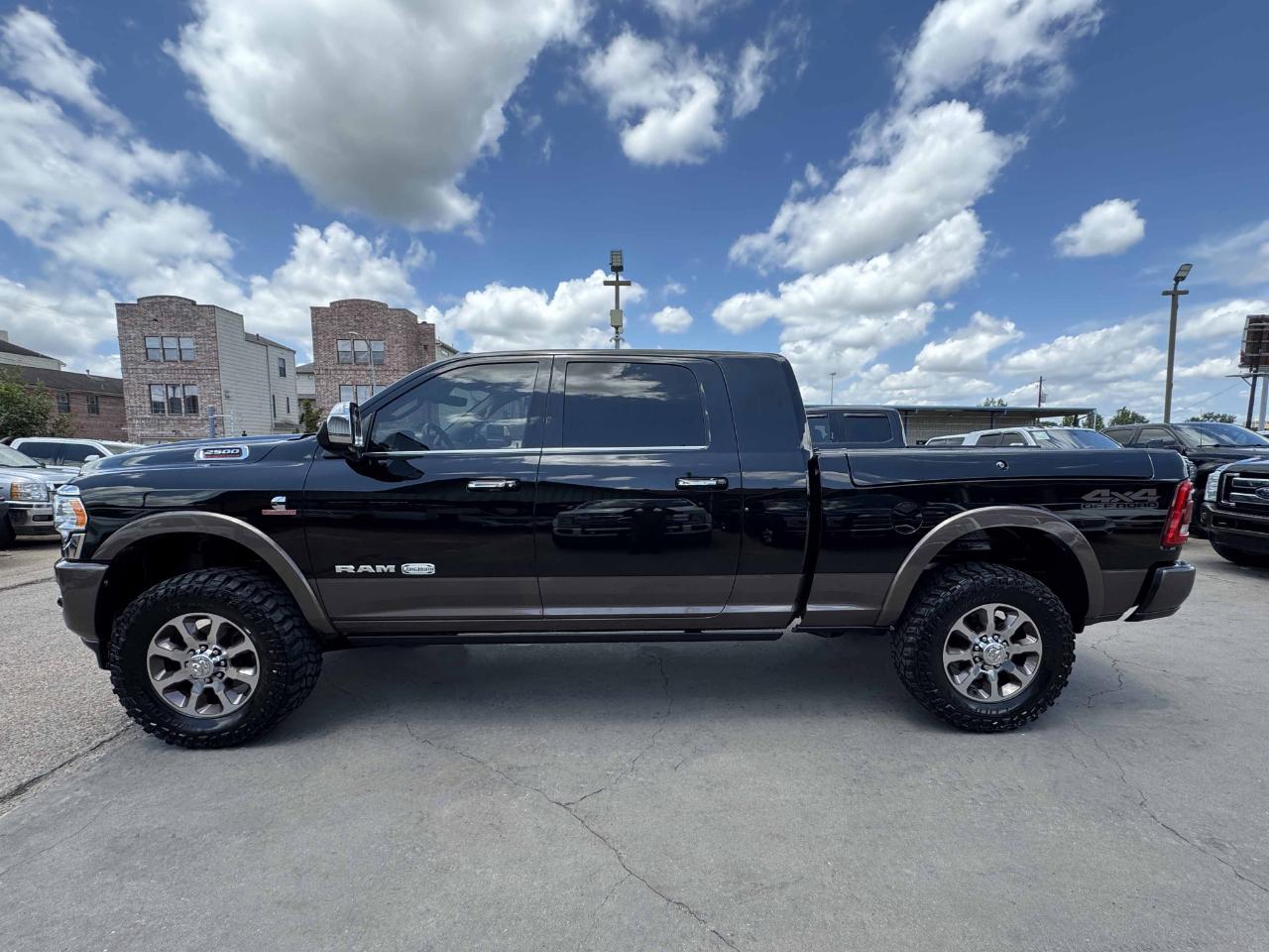 RAM 2500 Laramie Longhorn Mega Cab 4WD 2020