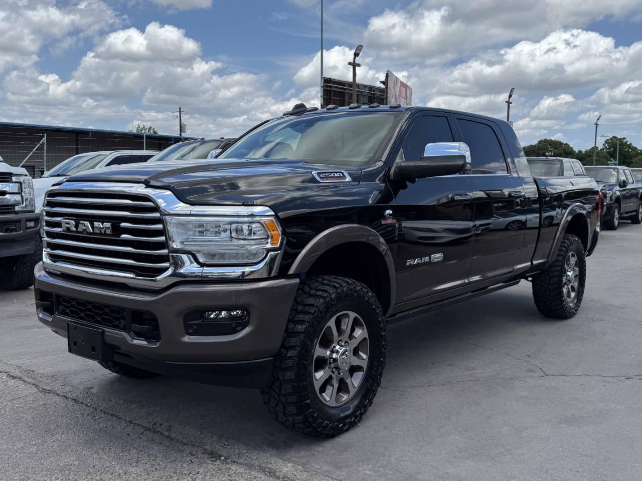RAM 2500 Laramie Longhorn Mega Cab 4WD 2020