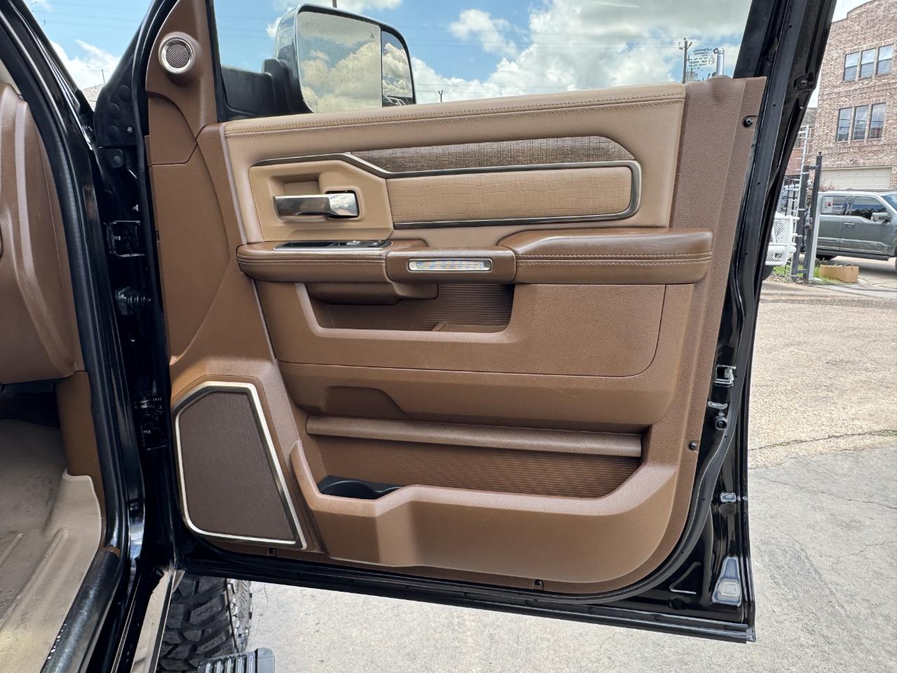 RAM 2500 Laramie Longhorn Mega Cab 4WD 2020