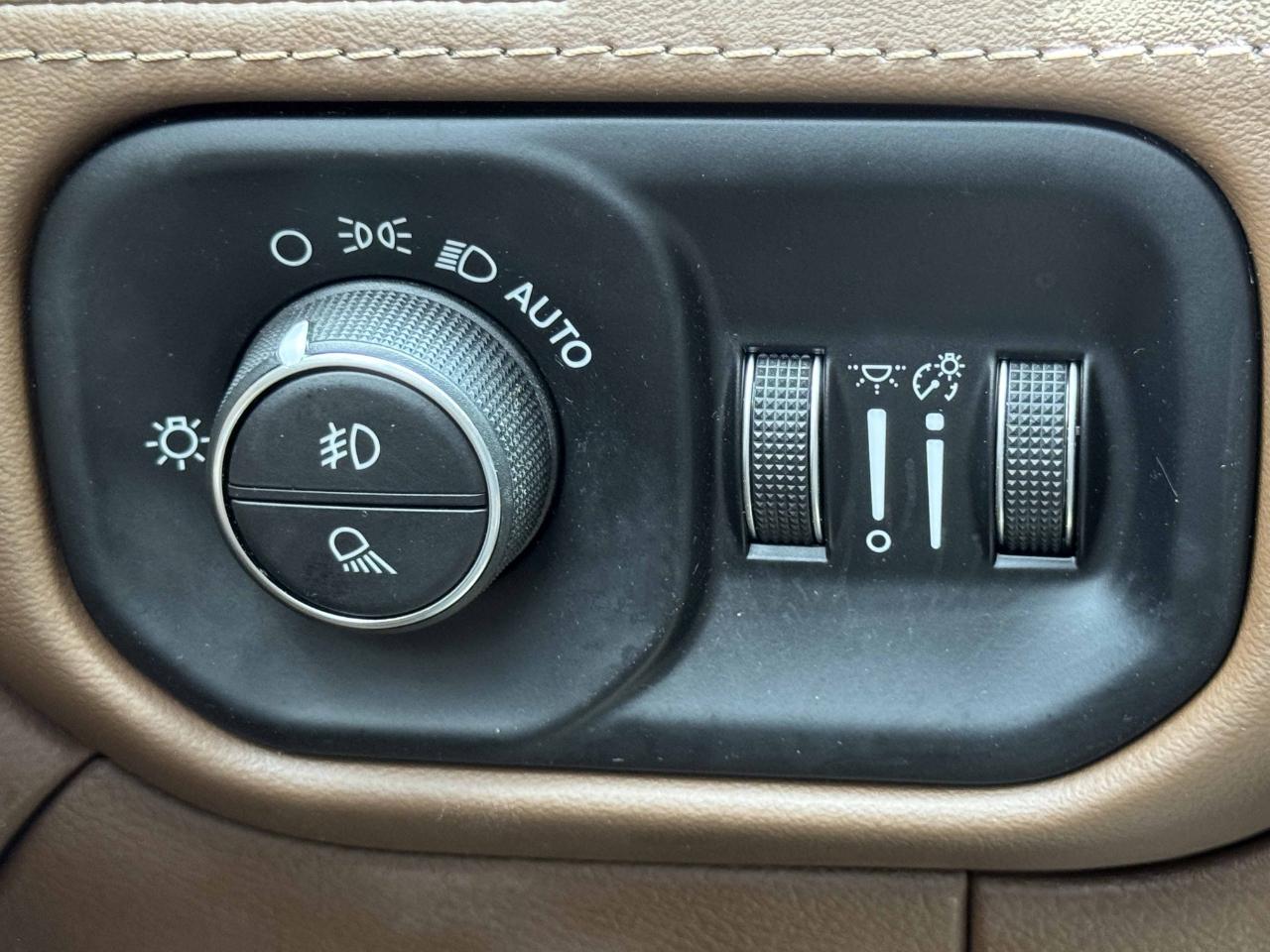 RAM 2500 Laramie Longhorn Mega Cab 4WD 2020