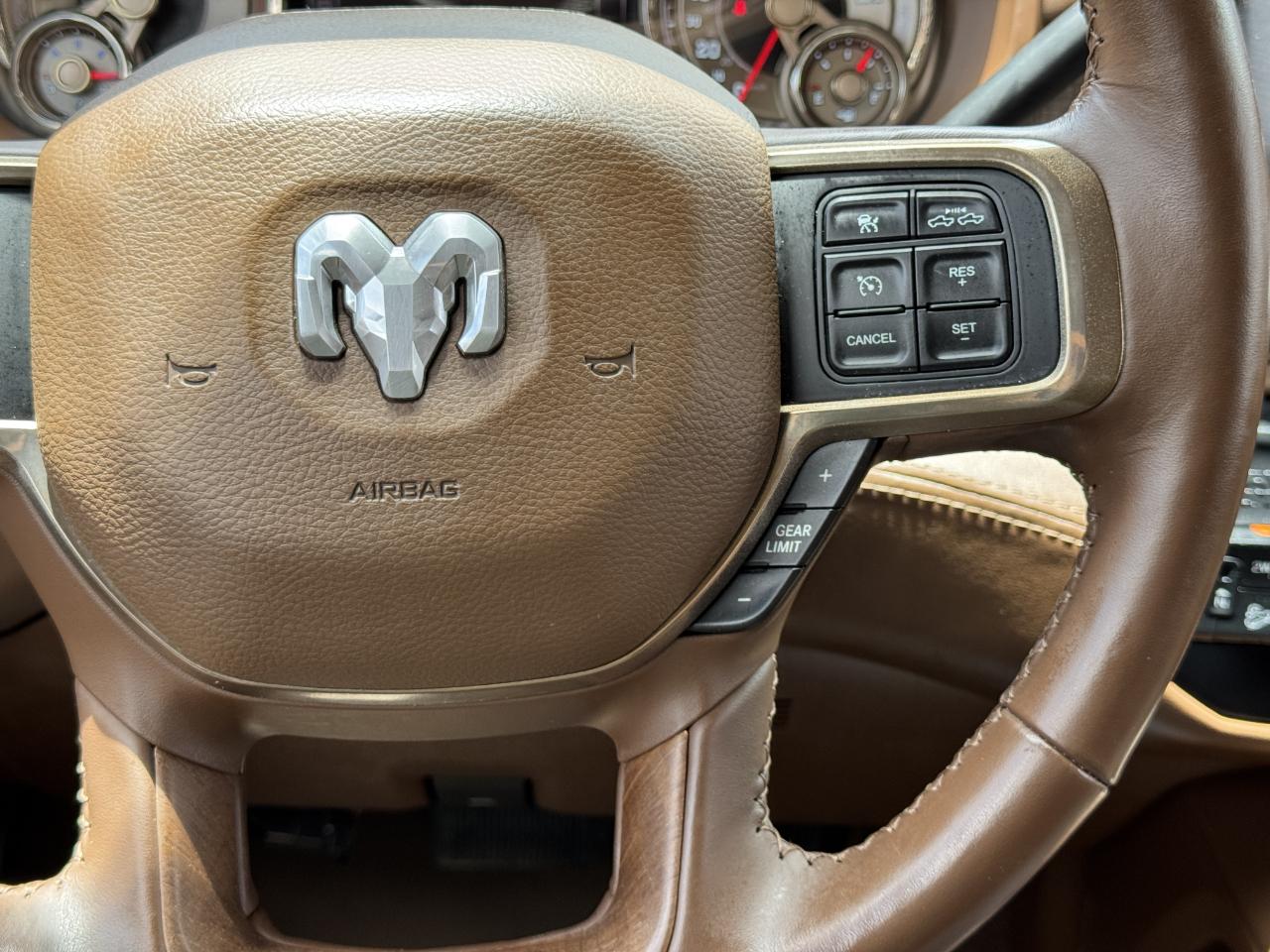 RAM 2500 Laramie Longhorn Mega Cab 4WD 2020