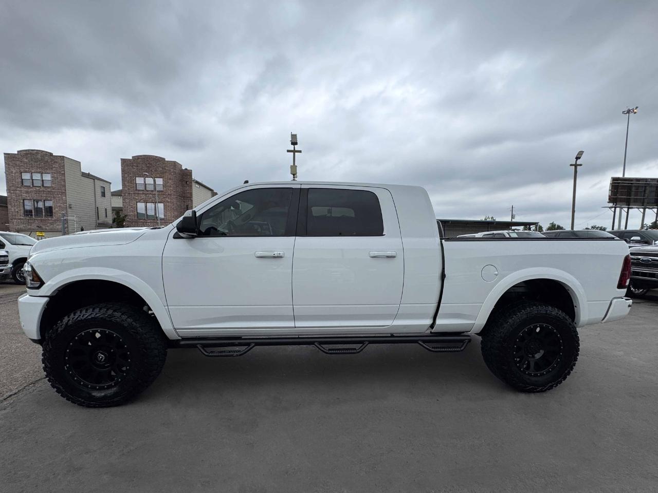 RAM 3500 Laramie Mega Cab 4WD 2016
