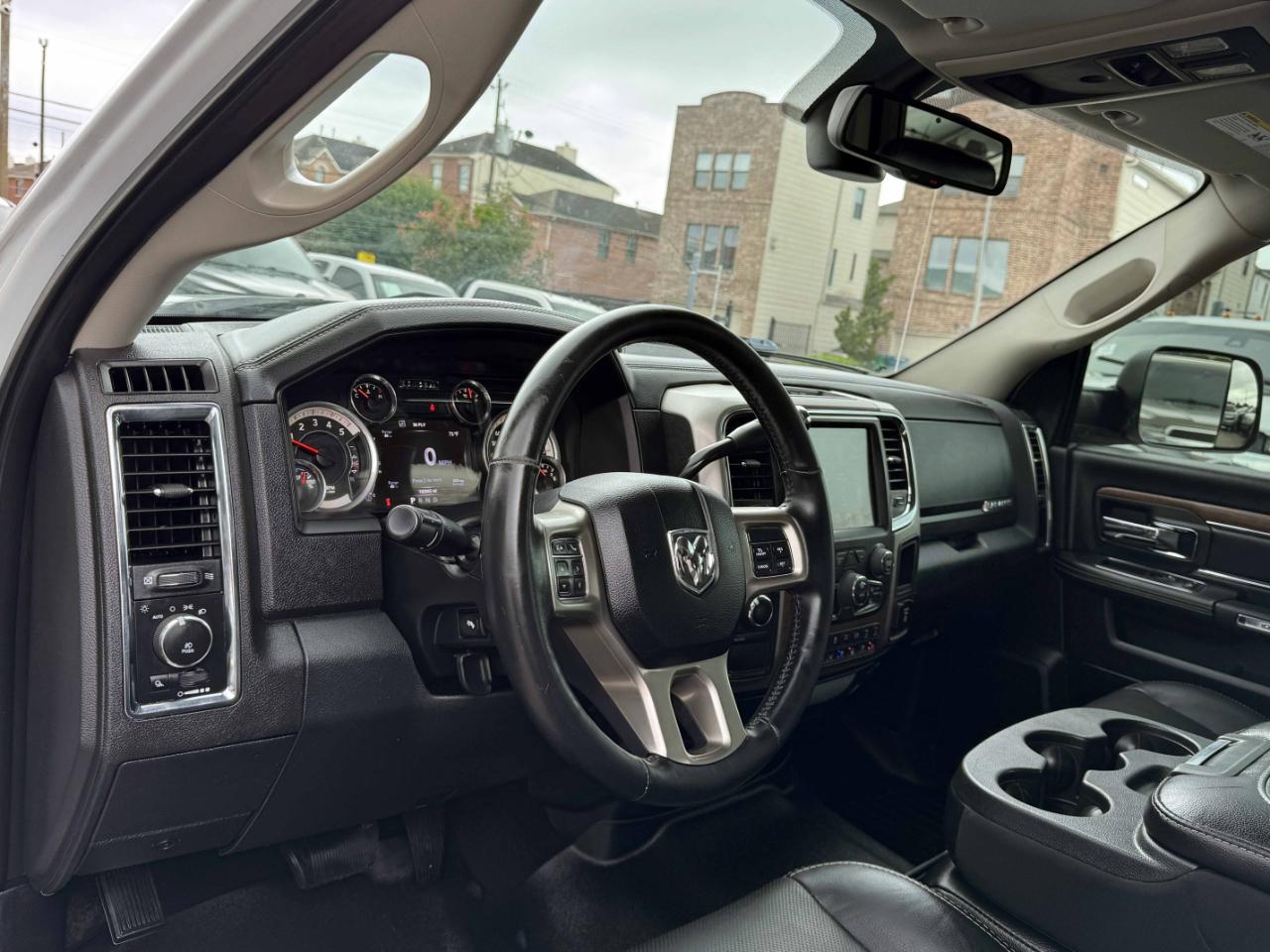 RAM 3500 Laramie Mega Cab 4WD 2016