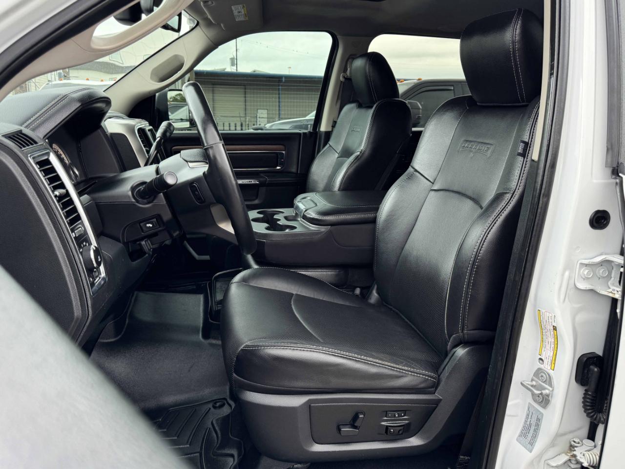 RAM 3500 Laramie Mega Cab 4WD 2016