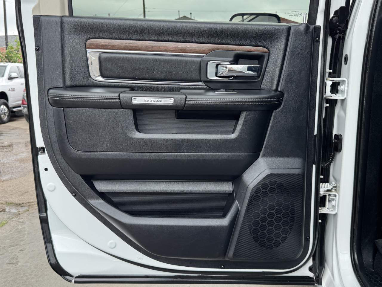 RAM 3500 Laramie Mega Cab 4WD 2016