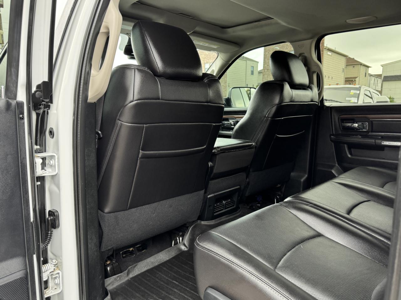 RAM 3500 Laramie Mega Cab 4WD 2016