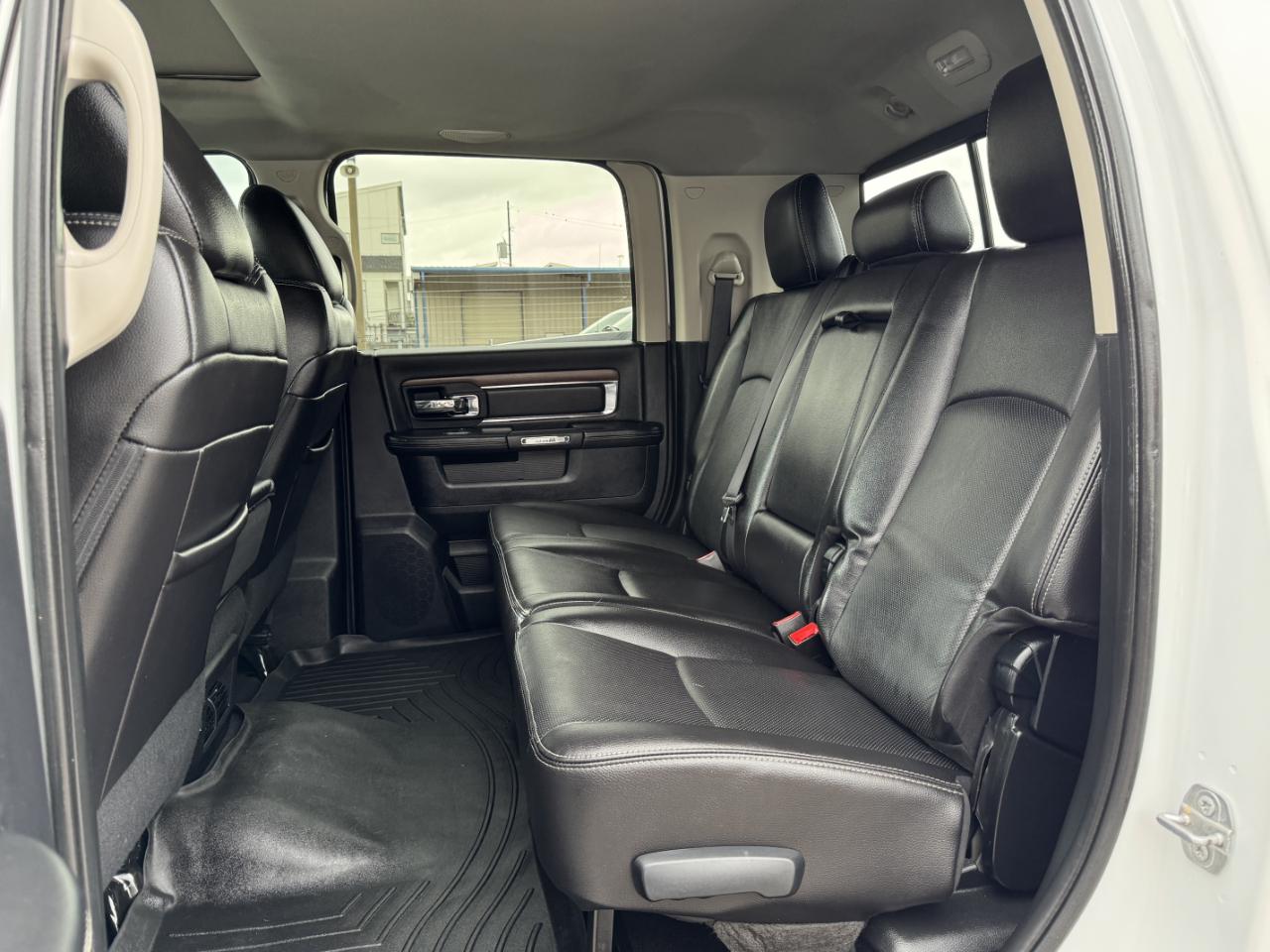 RAM 3500 Laramie Mega Cab 4WD 2016