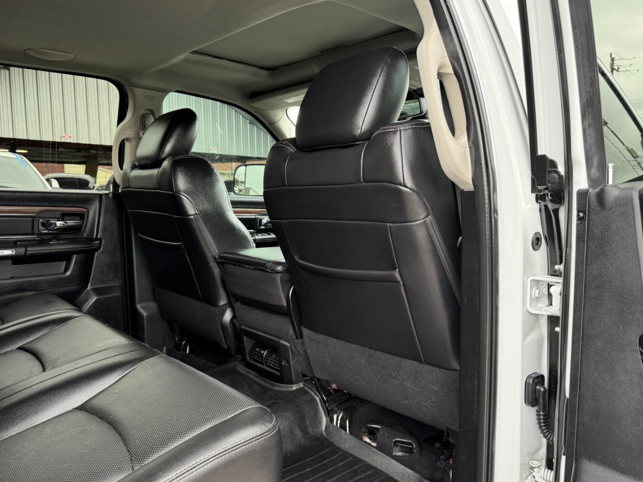 RAM 3500 Laramie Mega Cab 4WD 2016