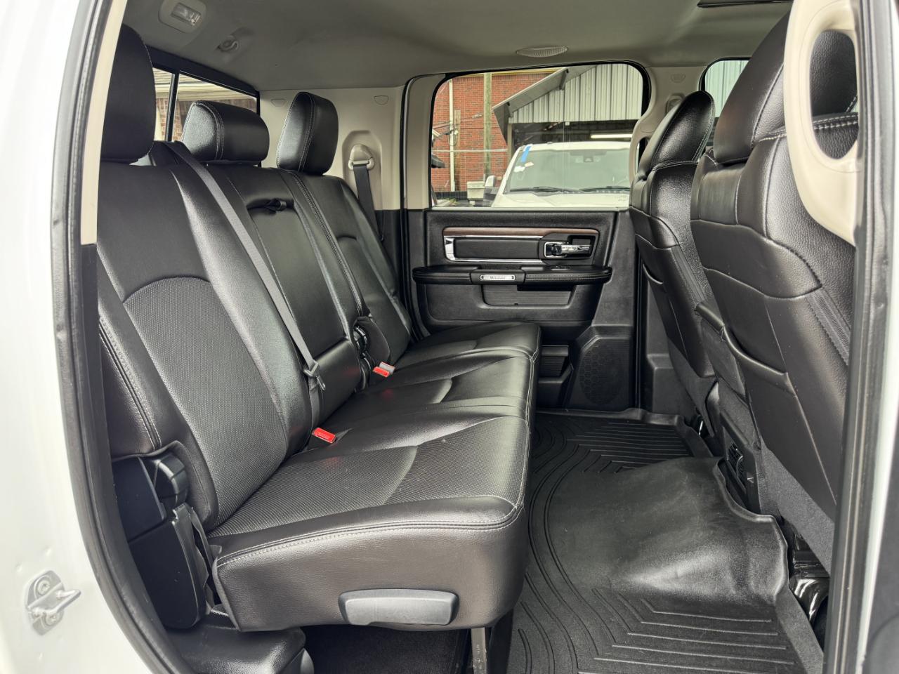RAM 3500 Laramie Mega Cab 4WD 2016