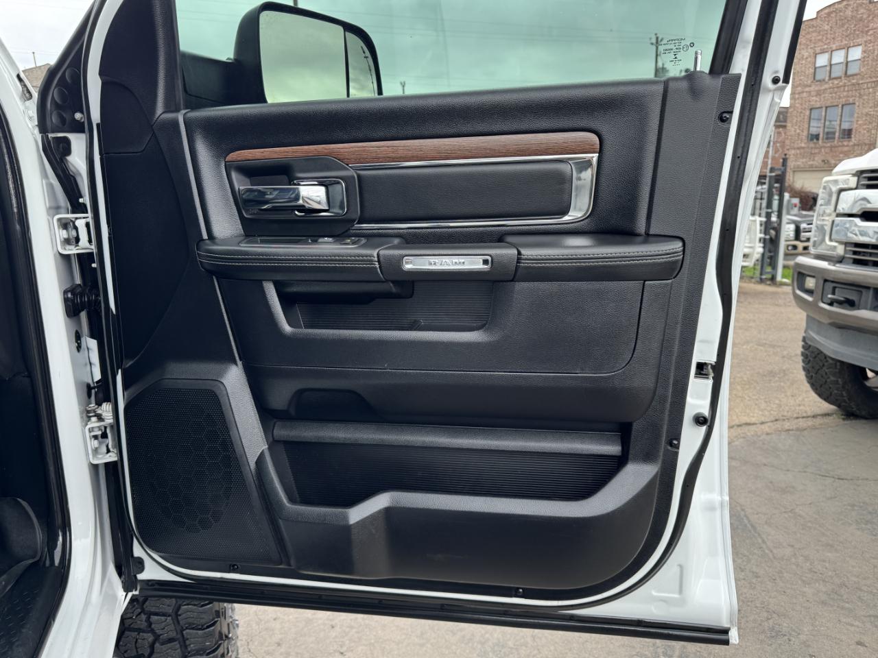 RAM 3500 Laramie Mega Cab 4WD 2016