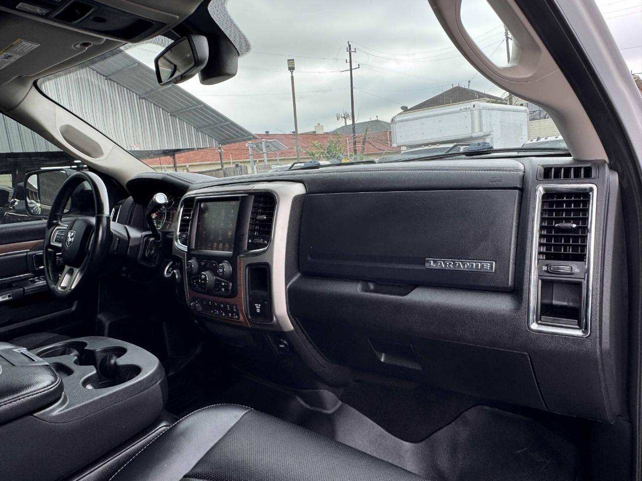 RAM 3500 Laramie Mega Cab 4WD 2016