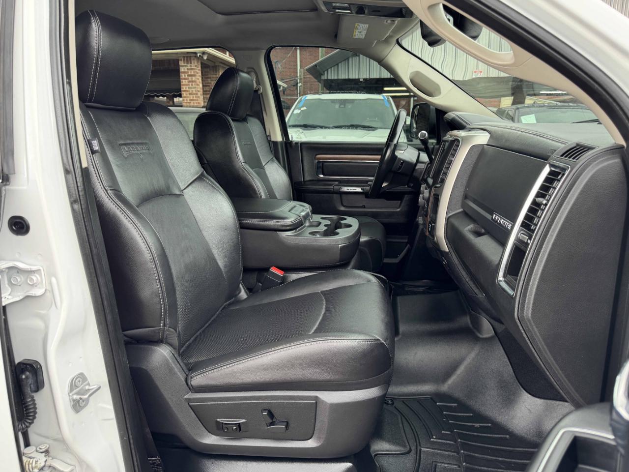 RAM 3500 Laramie Mega Cab 4WD 2016