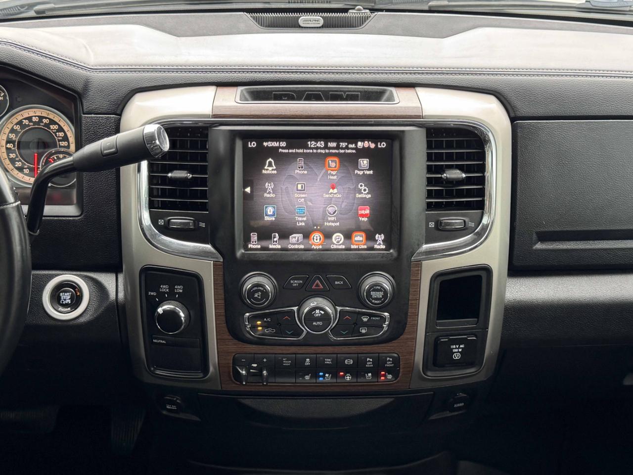 RAM 3500 Laramie Mega Cab 4WD 2016