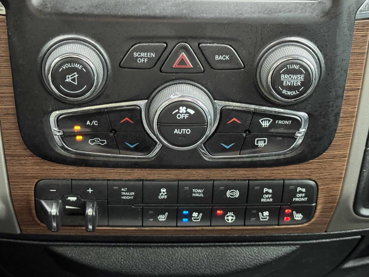 RAM 3500 Laramie Mega Cab 4WD 2016