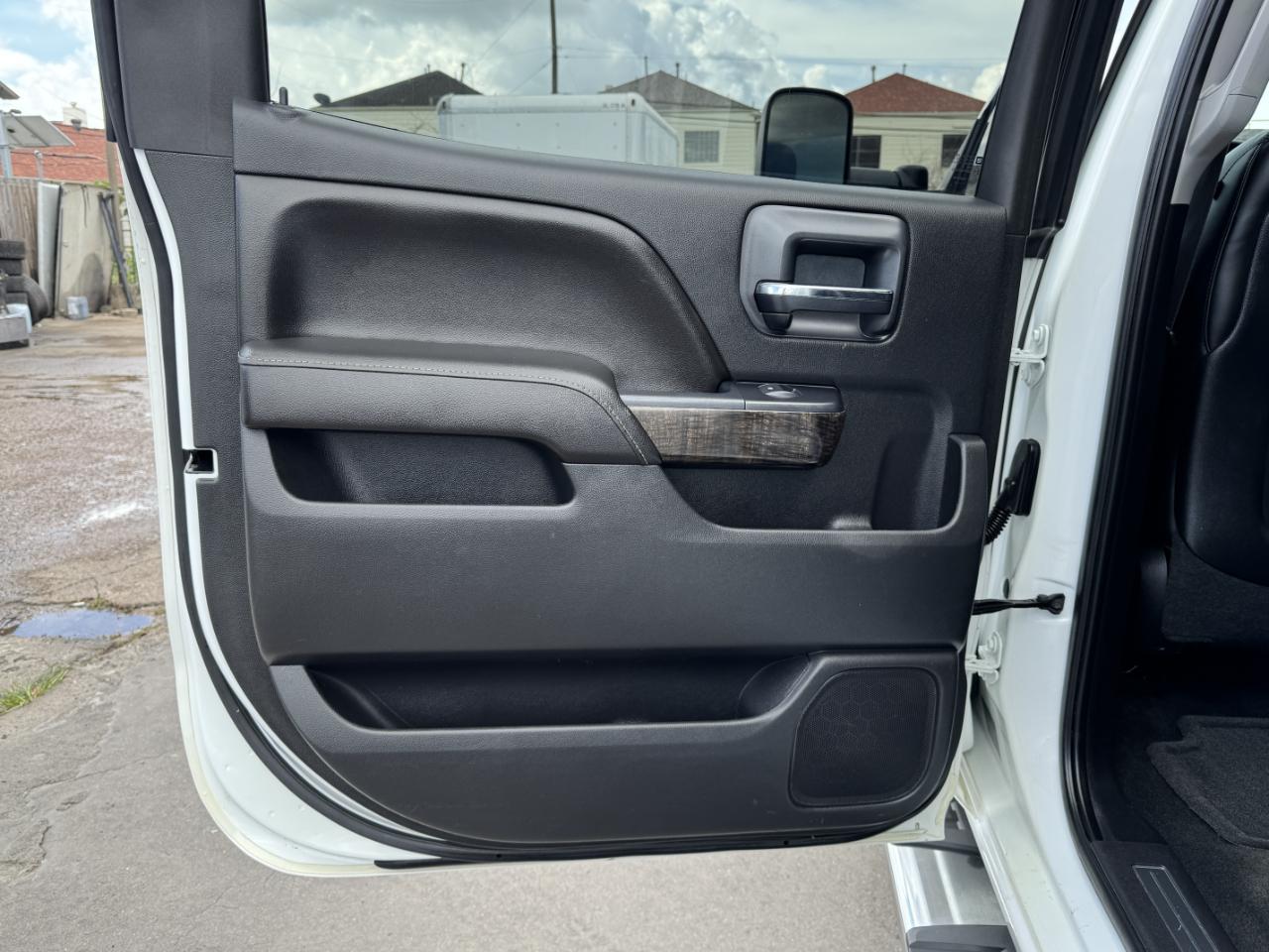 GMC Sierra 3500HD Denali Crew Cab 4WD 2015