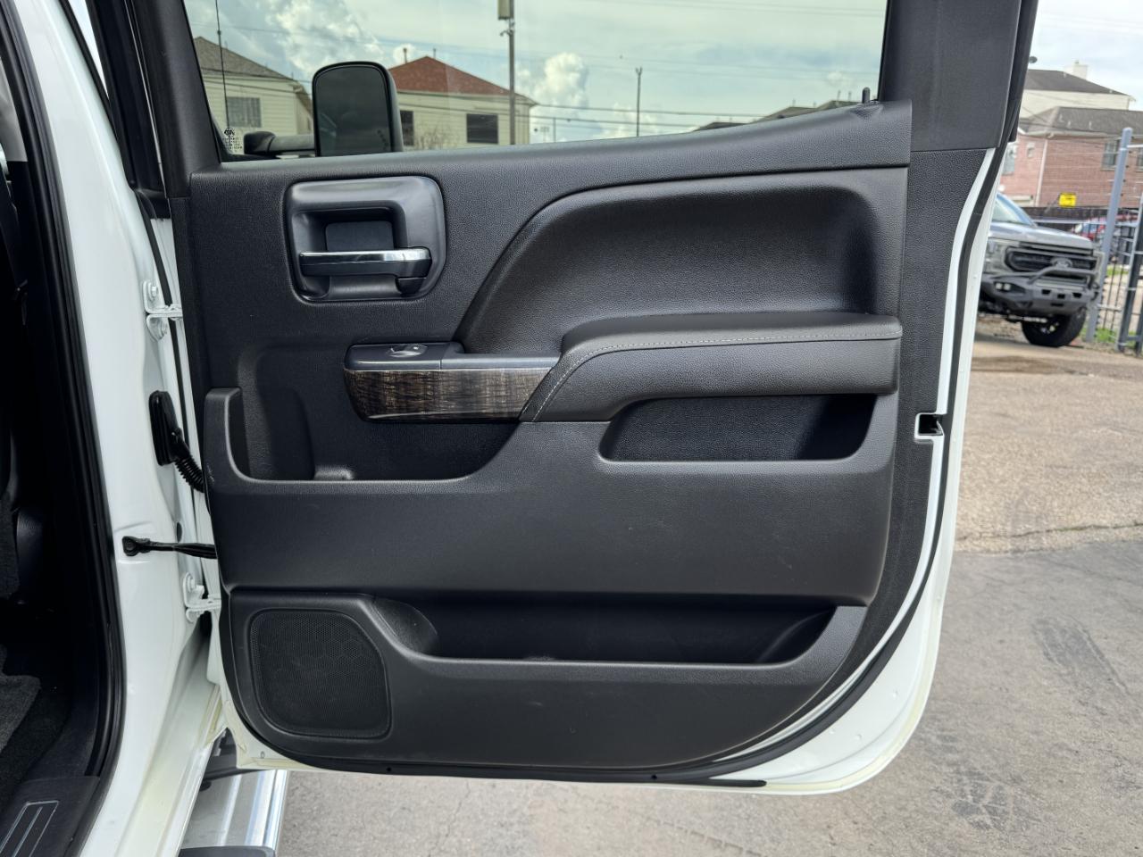 GMC Sierra 3500HD Denali Crew Cab 4WD 2015