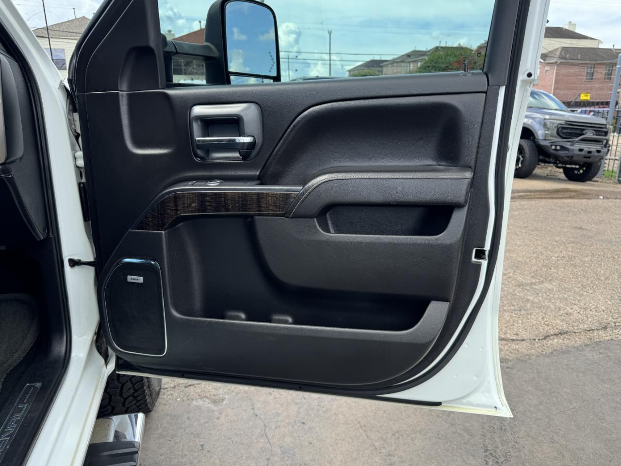 GMC Sierra 3500HD Denali Crew Cab 4WD 2015