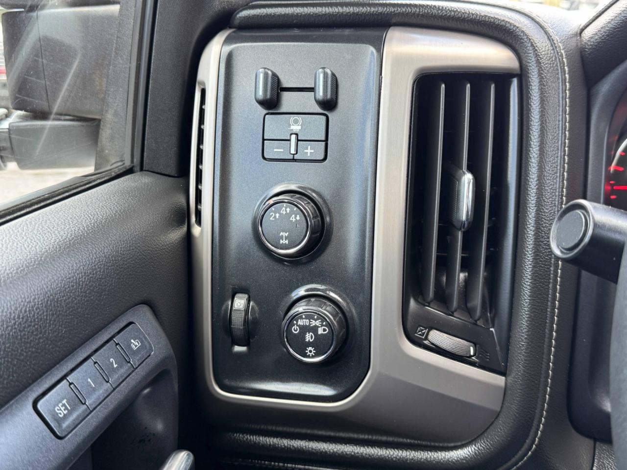 GMC Sierra 3500HD Denali Crew Cab 4WD 2015