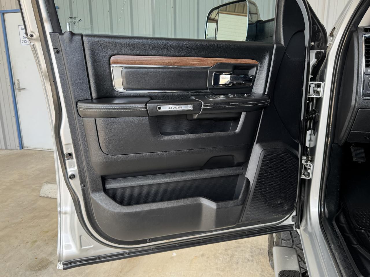 RAM 2500 Laramie Crew Cab 4WD 2016