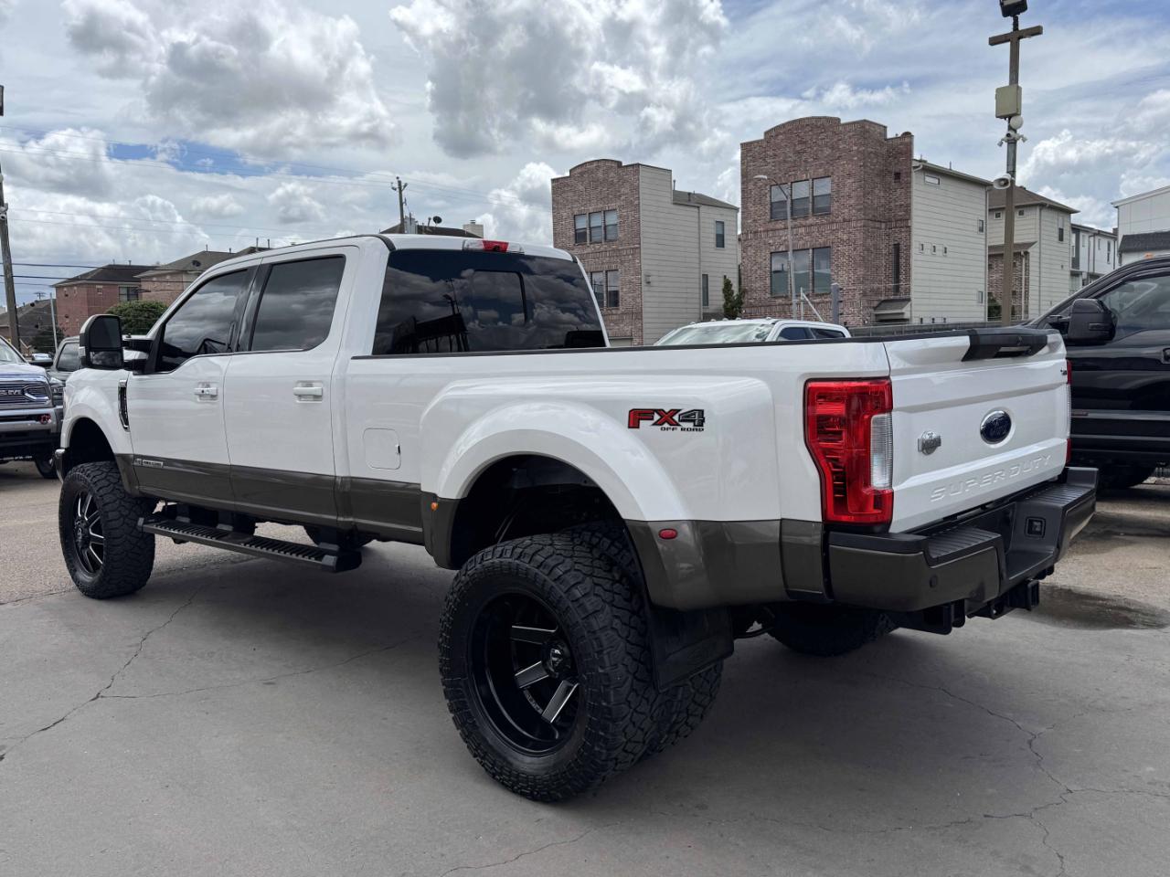 Ford Super Duty F-350 DRW  2017