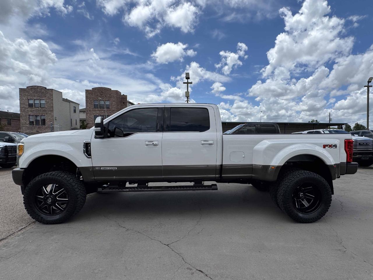 Ford Super Duty F-350 DRW  2017