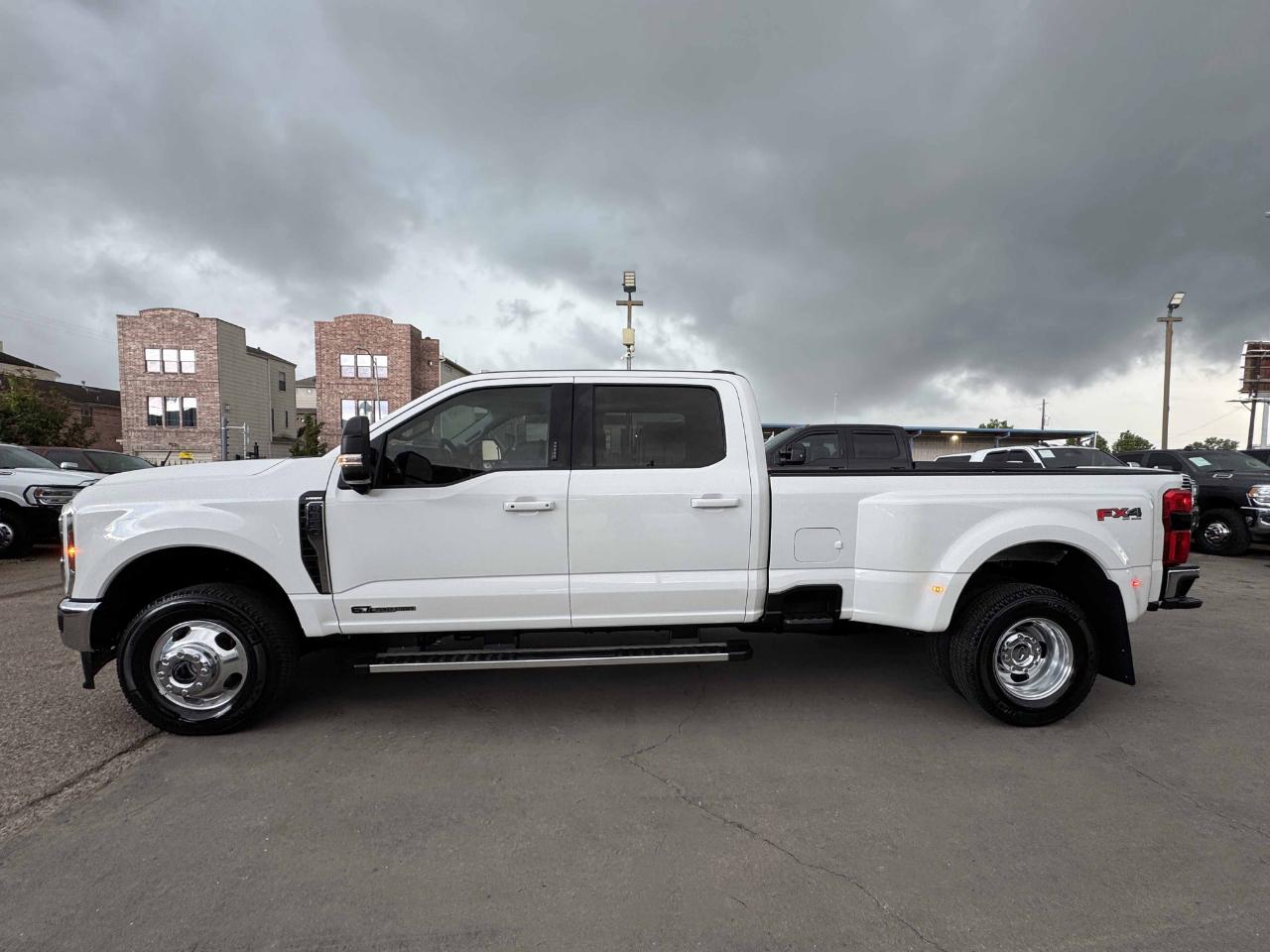 Ford Super Duty F-350 DRW  2024