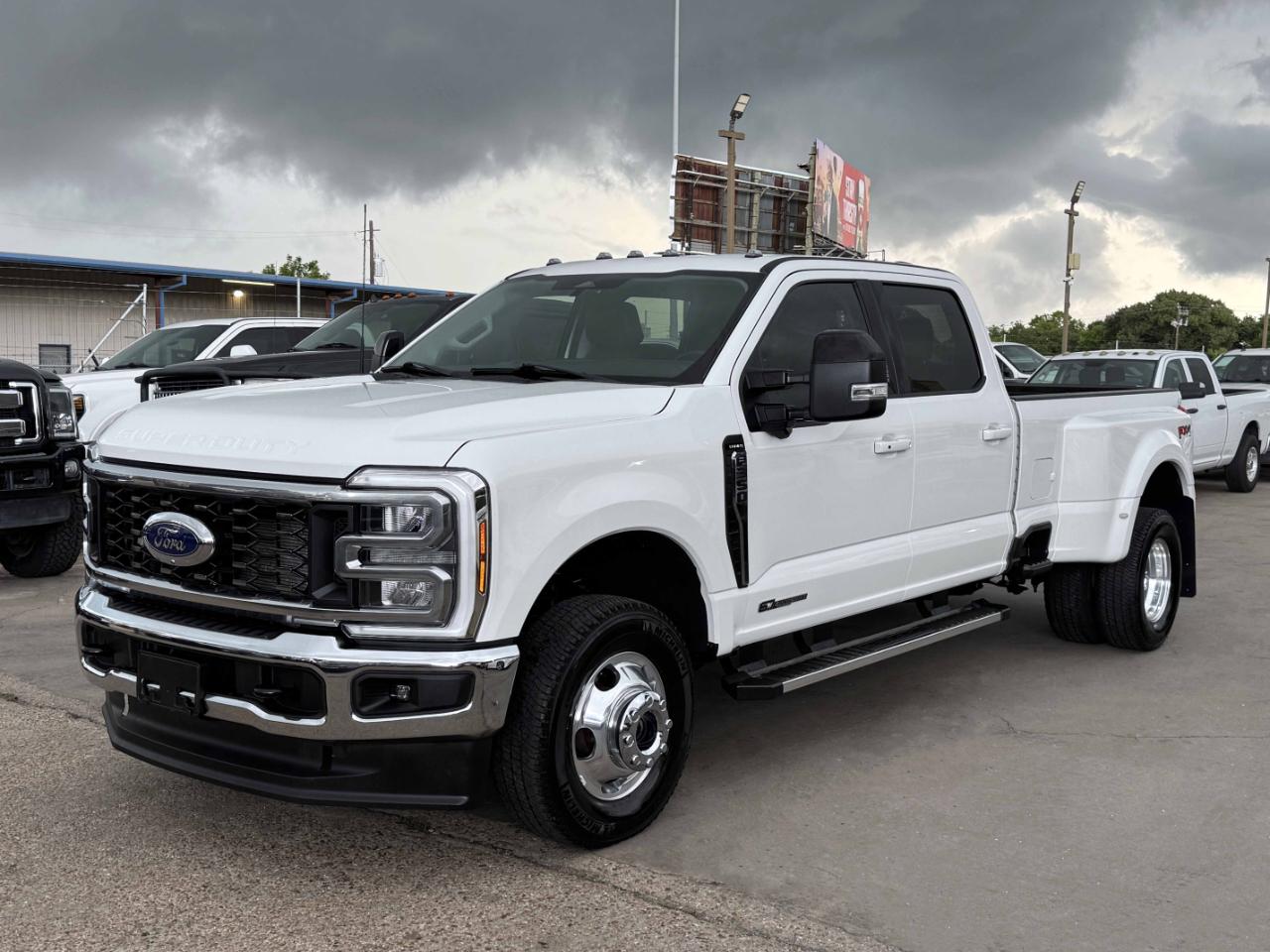 Ford Super Duty F-350 DRW  2024