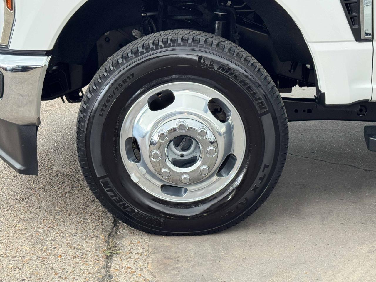 Ford Super Duty F-350 DRW  2024