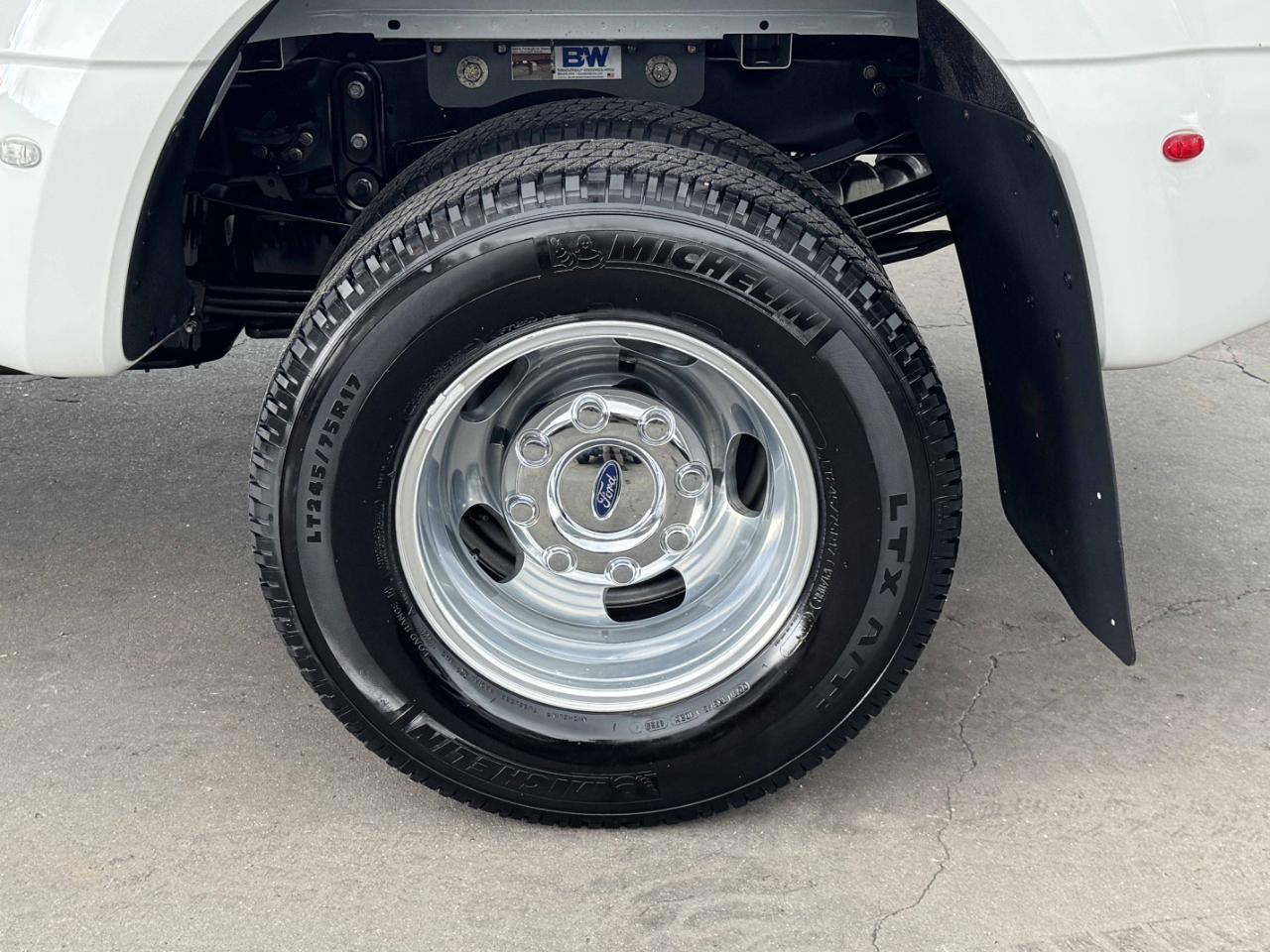 Ford Super Duty F-350 DRW  2024