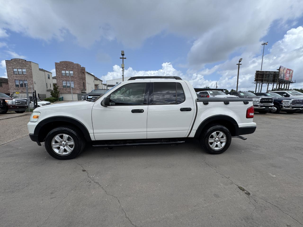 Ford Explorer Sport Trac XLT 2WD 2010