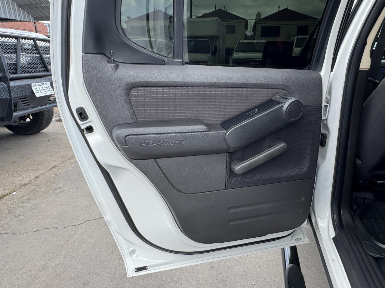Ford Explorer Sport Trac XLT 2WD 2010