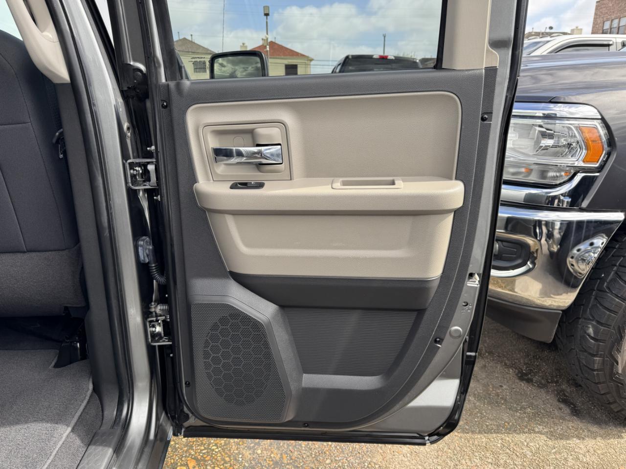 RAM 1500 ST Quad Cab 2WD 2011