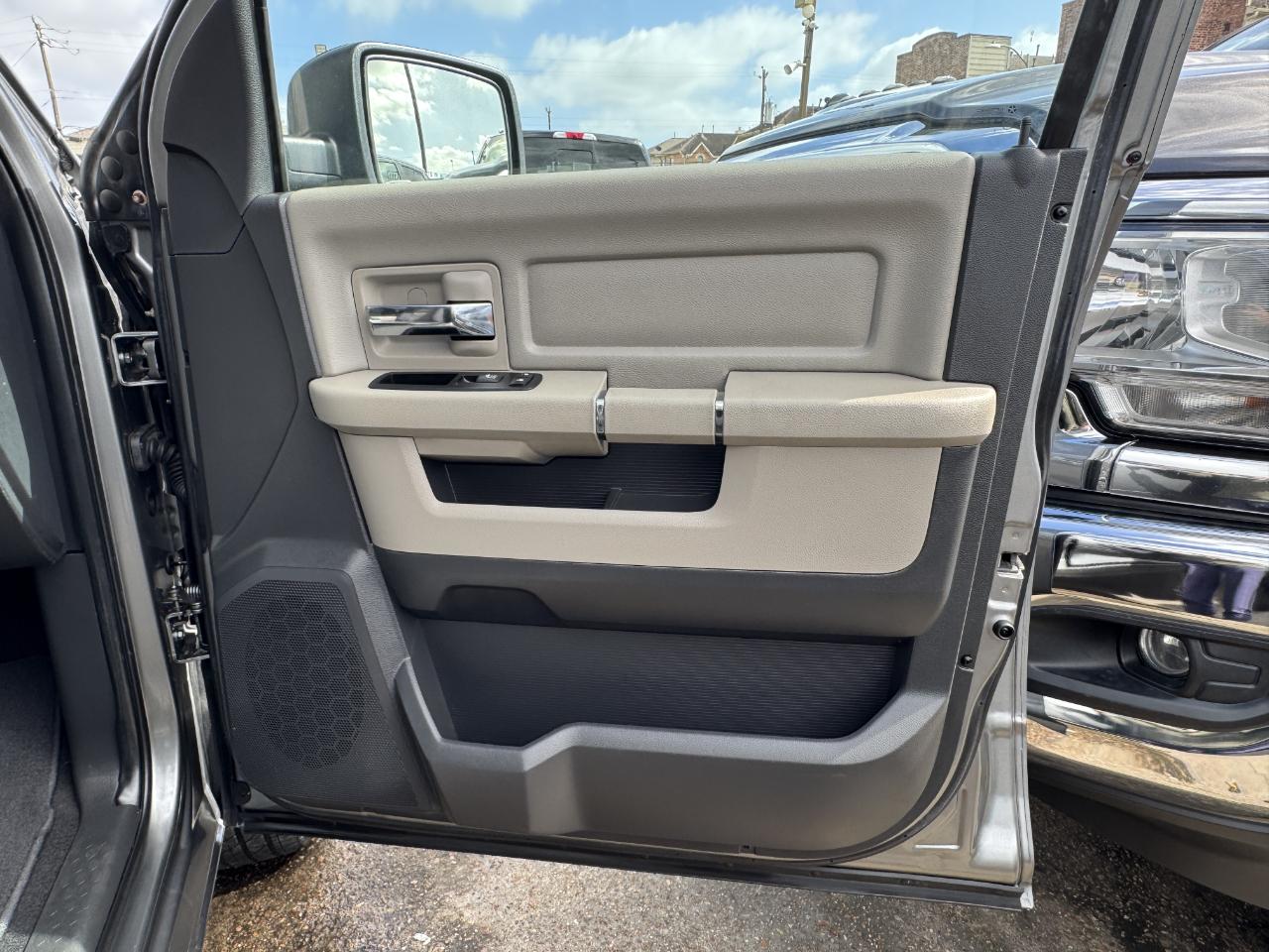 RAM 1500 ST Quad Cab 2WD 2011