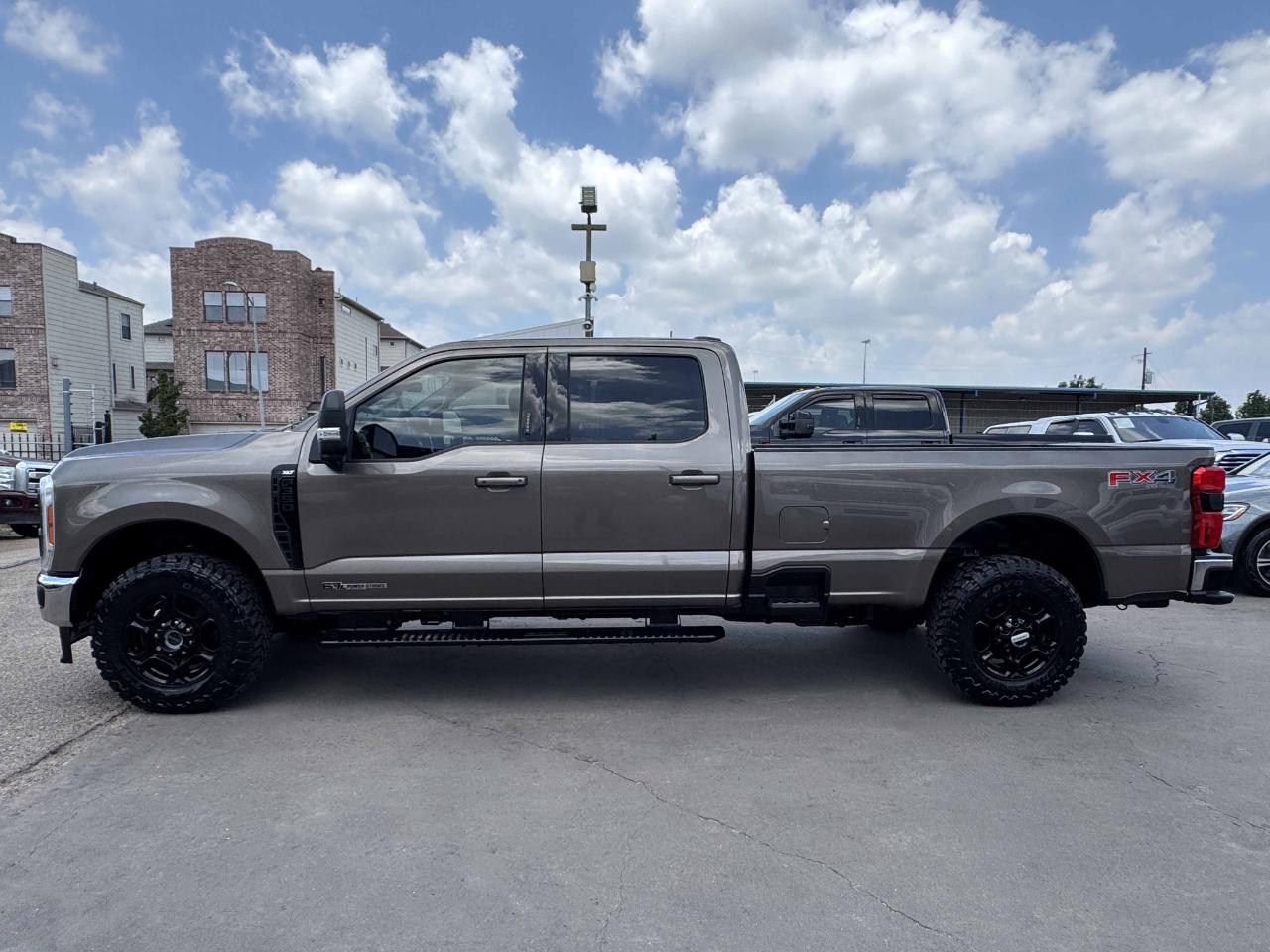 Ford Super Duty F-350 SRW  2023