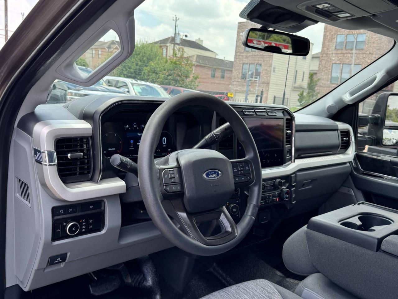 Ford Super Duty F-350 SRW  2023
