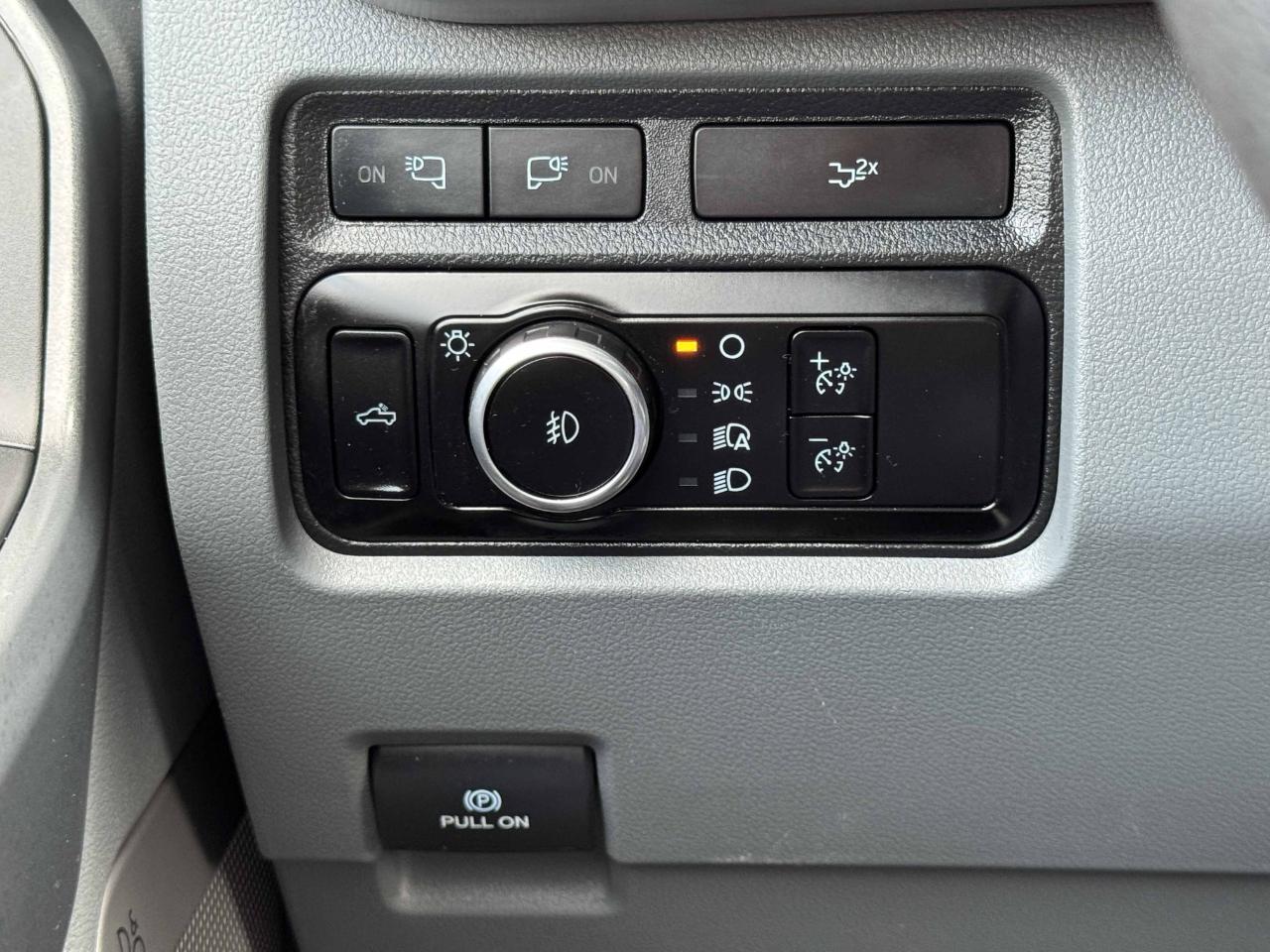 Ford Super Duty F-350 SRW  2023
