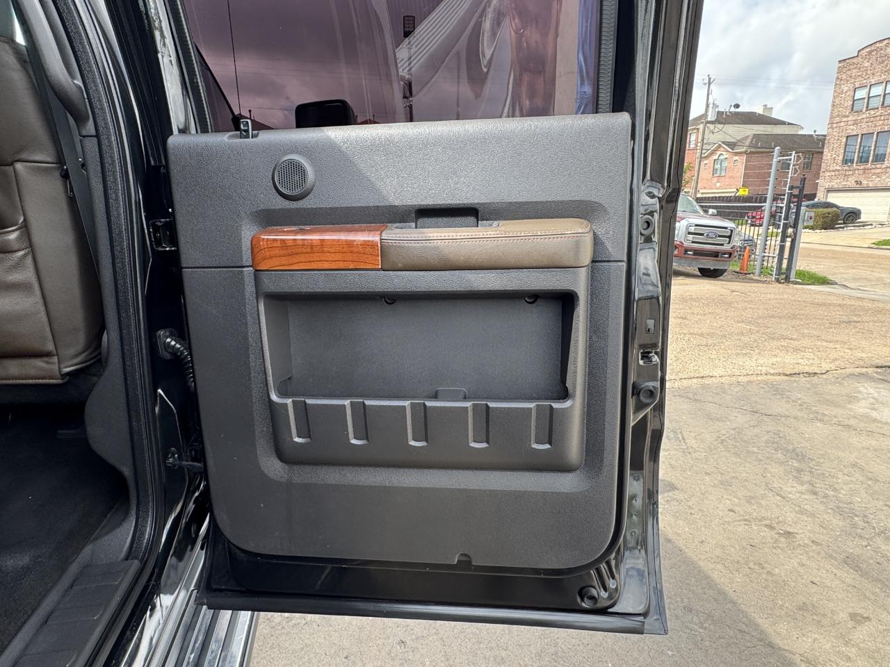 Ford Super Duty F-350 DRW  2015