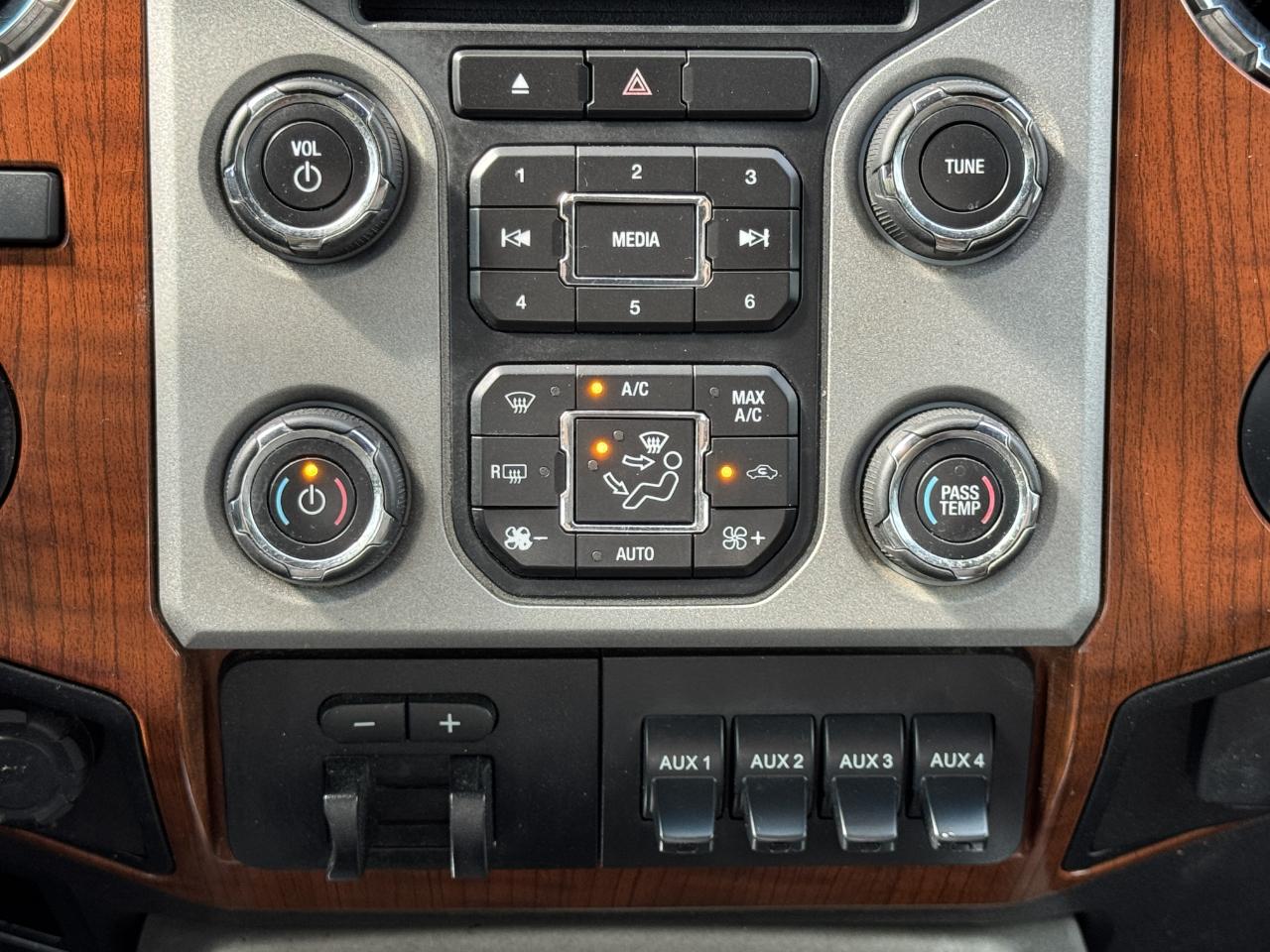 Ford Super Duty F-350 DRW  2015