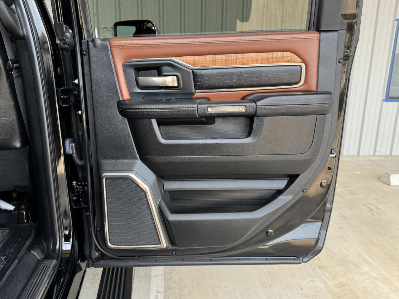 RAM 2500 Laramie Longhorn Crew Cab 4WD 2019