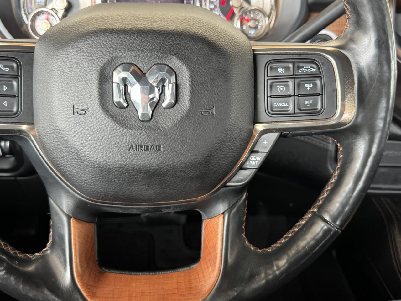 RAM 2500 Laramie Longhorn Crew Cab 4WD 2019