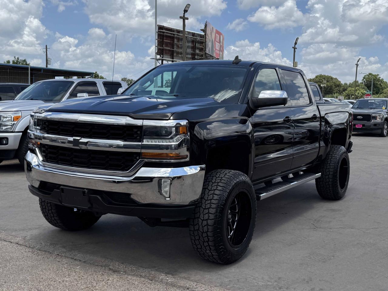 Chevrolet Silverado 1500 LT Crew Cab 2WD 2017