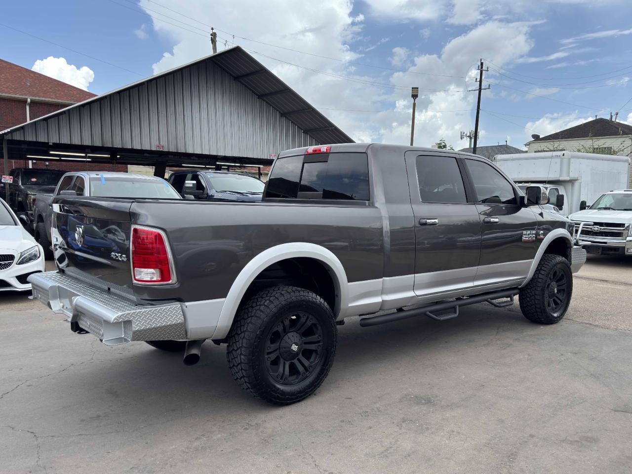 RAM 2500 Laramie Mega Cab 4WD 2016